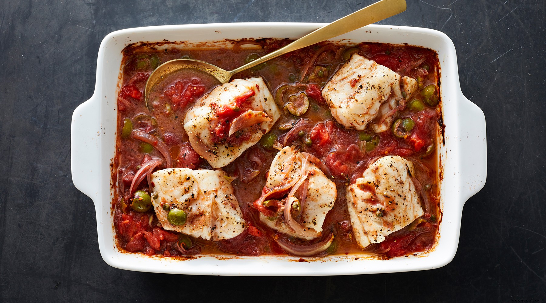 Bacalao Al Horno Con Tomate, Aceitunas Y Alcaparras 