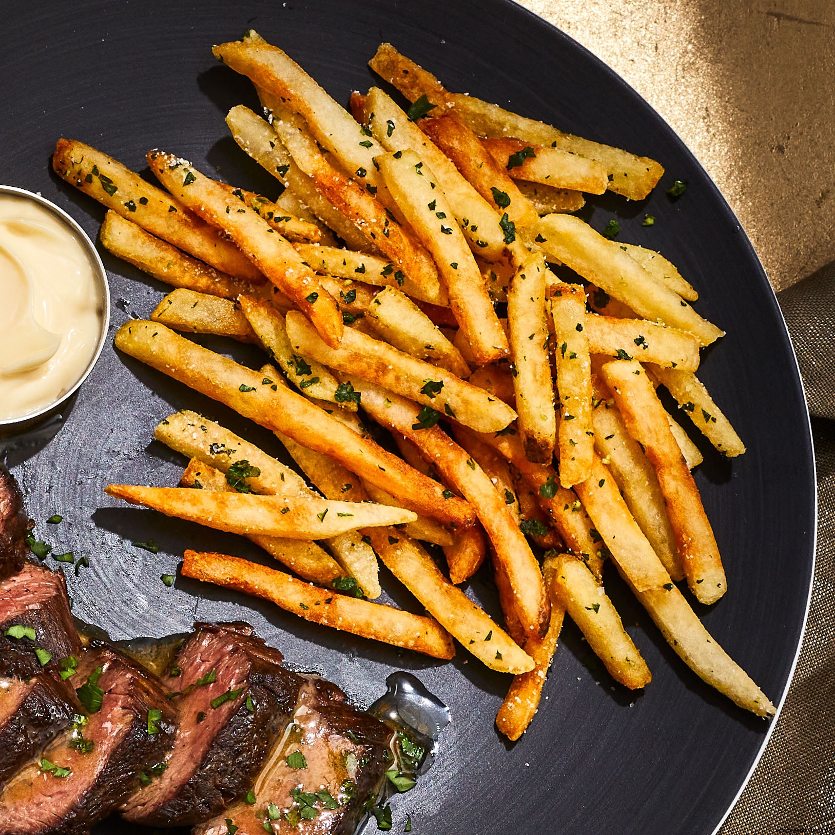 Papas fritas con ajo y perejil 