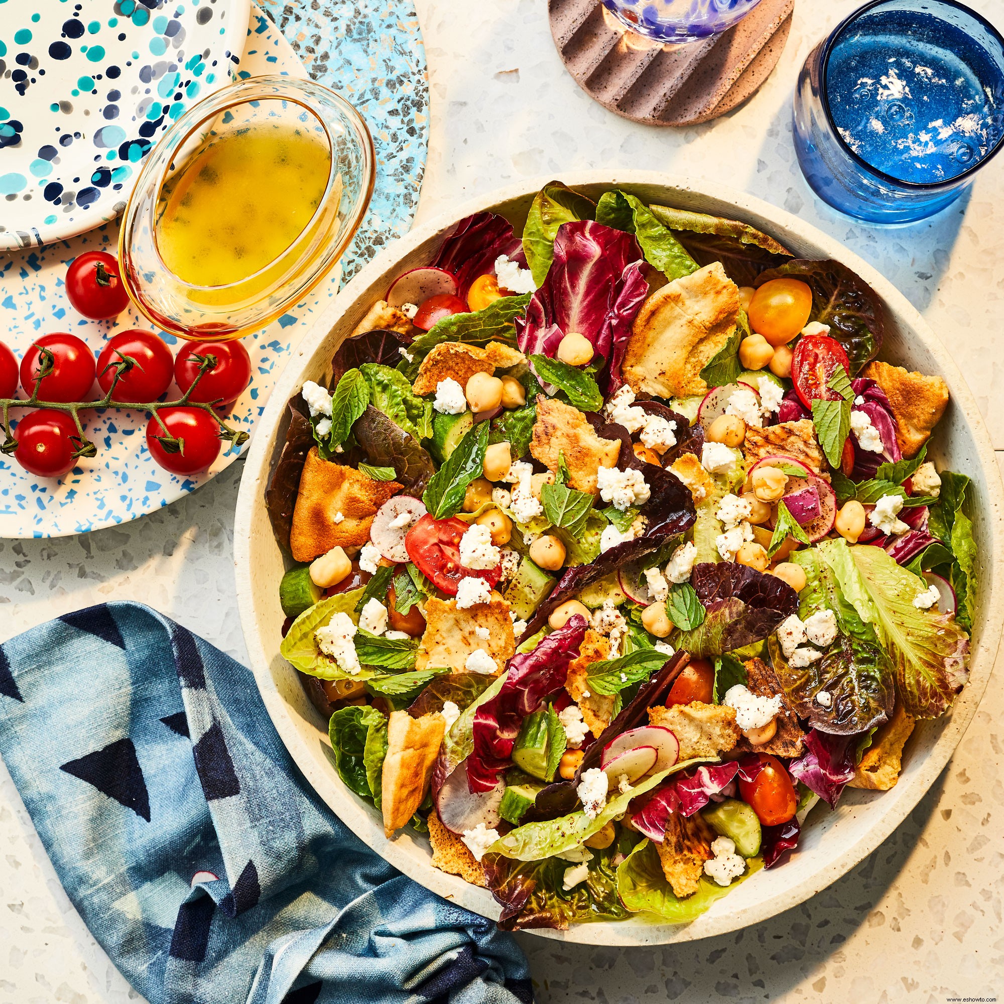 Ensalada Picada De Limón Con Pita 