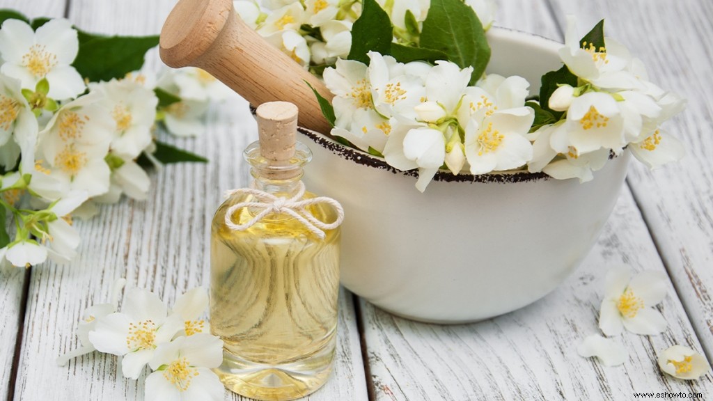 5 tratamientos de belleza con infusión de flores para eliminar las arrugas, nutrir el cabello y calmar la irritación 