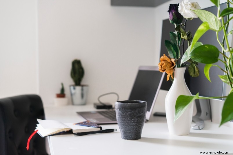Cómo crear un espacio de oficina en casa inspirador en 4 sencillos pasos 