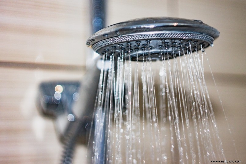 7 formas de limpiar tu ducha con productos naturales 