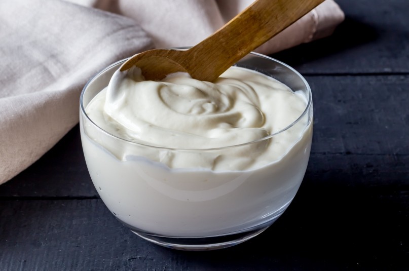 8 Maneras de Usar Yogur para una Piel Resplandeciente, un Cabello Más Grueso y Más 
