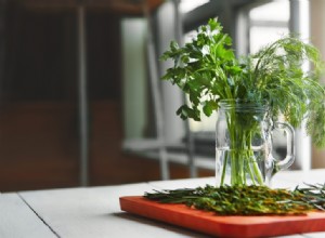 Truco infalible: mantén tus hierbas frescas por semanas en la nevera