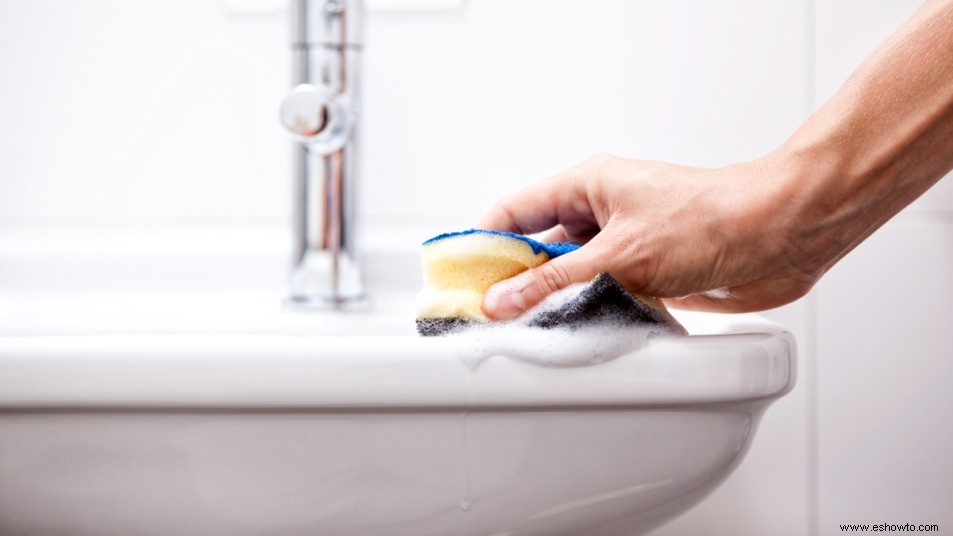 5 consejos de limpieza sin esfuerzo que harán que tu baño brille 