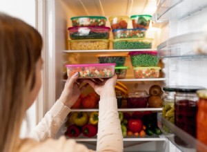 Cómo organizar su refrigerador para que la comida se mantenga fresca durante las festividades y más allá 