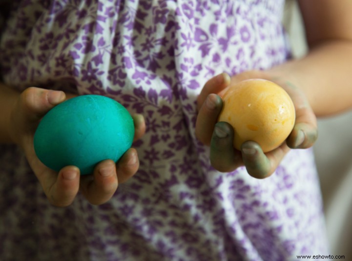 Cómo quitarse el tinte de huevo de Pascua de las manos sin productos químicos agresivos 