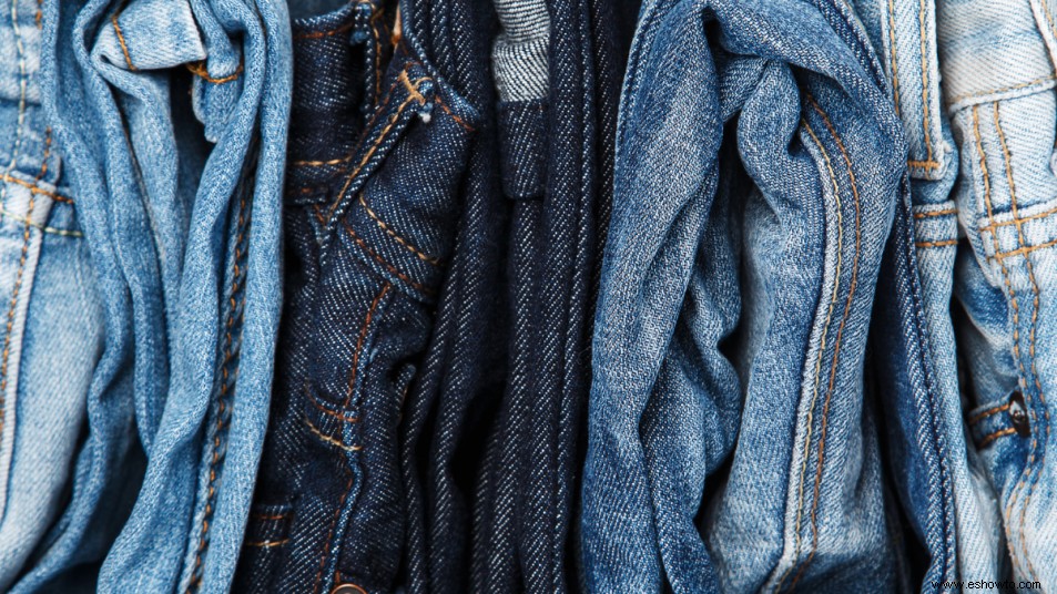 Este truco fácil de doblar jeans te ahorrará mucho tiempo y espacio 