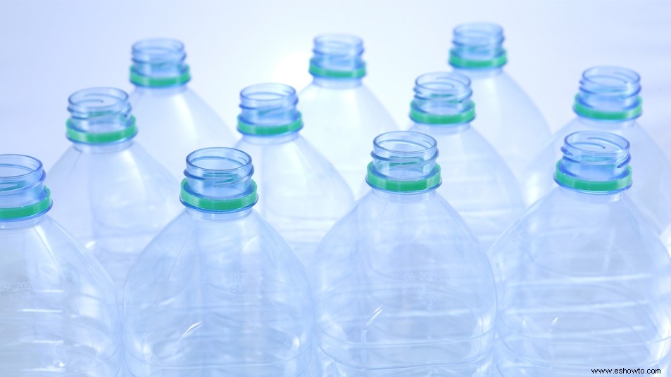 10 usos brillantes para botellas de plástico 