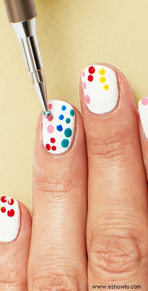 2 coloridos diseños de uñas de verano que puedes hacer en casa 