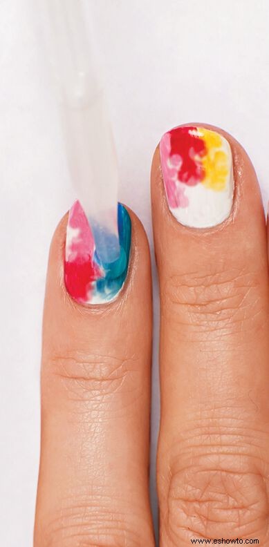 2 coloridos diseños de uñas de verano que puedes hacer en casa 