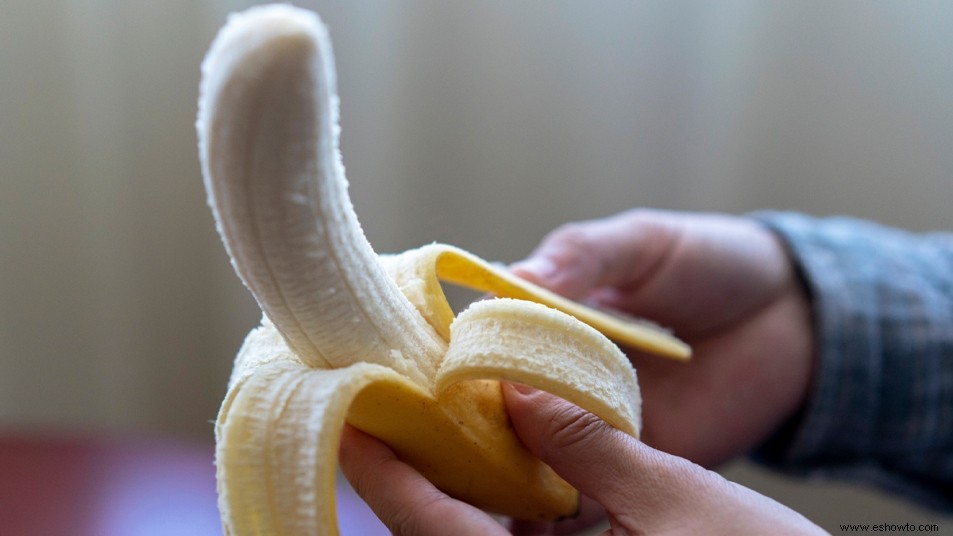 10 usos de las cáscaras de plátano sobrantes para desvanecer las arrugas, calmar las picaduras de insectos y más 