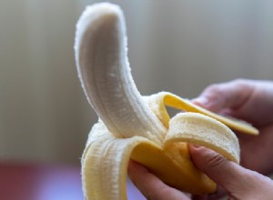 10 usos prácticos de las cáscaras de plátano: reduce arrugas, calma picaduras y más trucos caseros