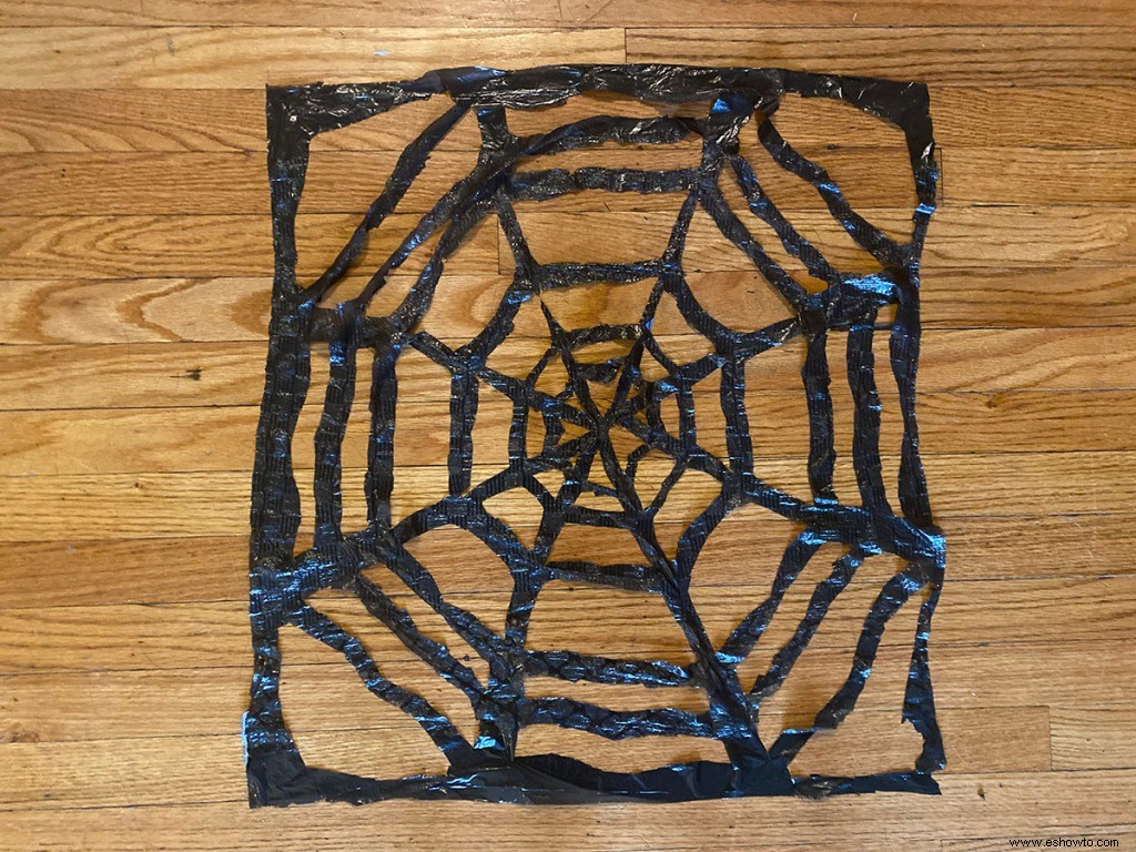 Prueba este ingenioso truco de Halloween para hacer decoraciones de telaraña por poco dinero 