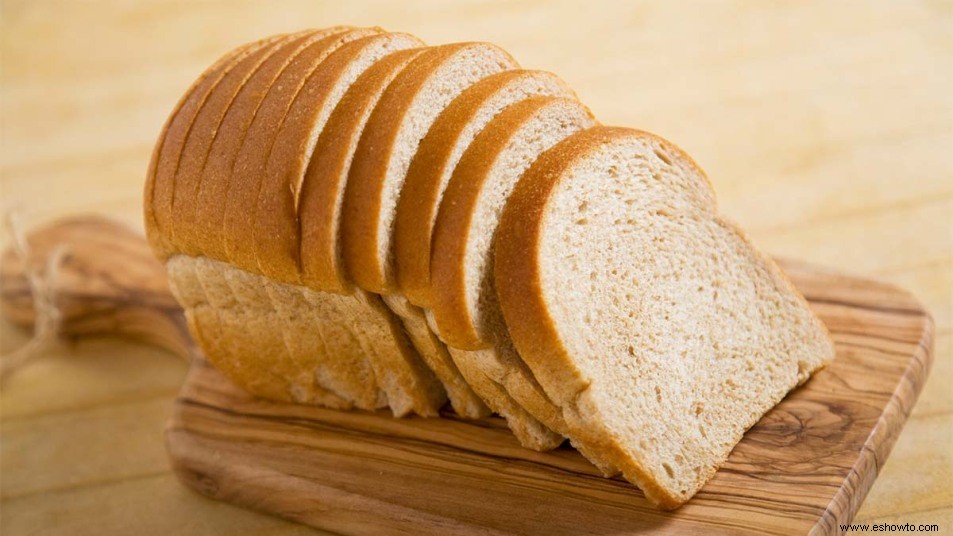 Almacenar pan en este recipiente lo mantiene suave y fresco sin abarrotar su mostrador 