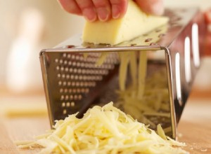 Cómo limpiar un rallador de queso en segundos con este genial truco 