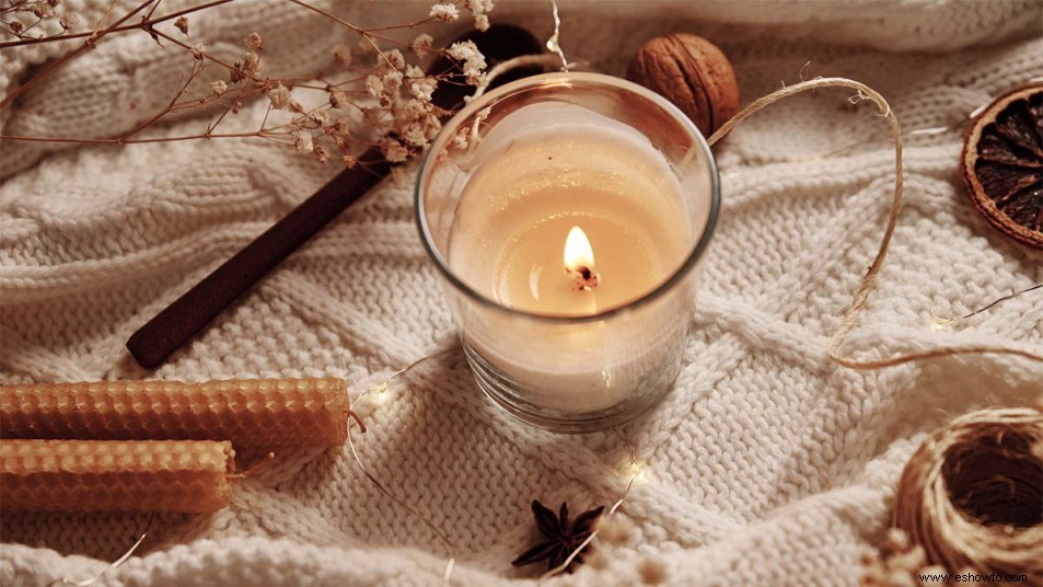 Hacer velas maravillosamente perfumadas en casa es mucho más fácil (¡y más barato!) de lo que piensas 