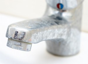 Elimina manchas de cal y agua en grifos con vinagre: truco casero efectivo y natural