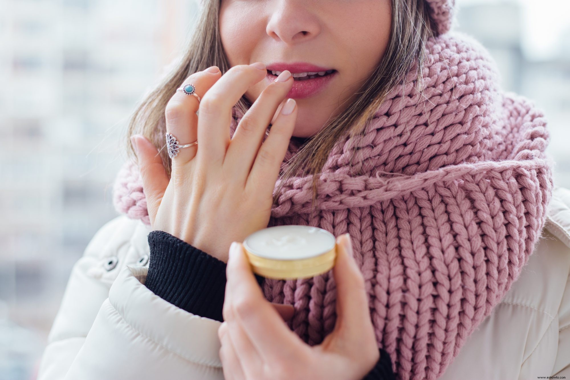 ¿Tu bálsamo labial realmente está resecando tus labios? 