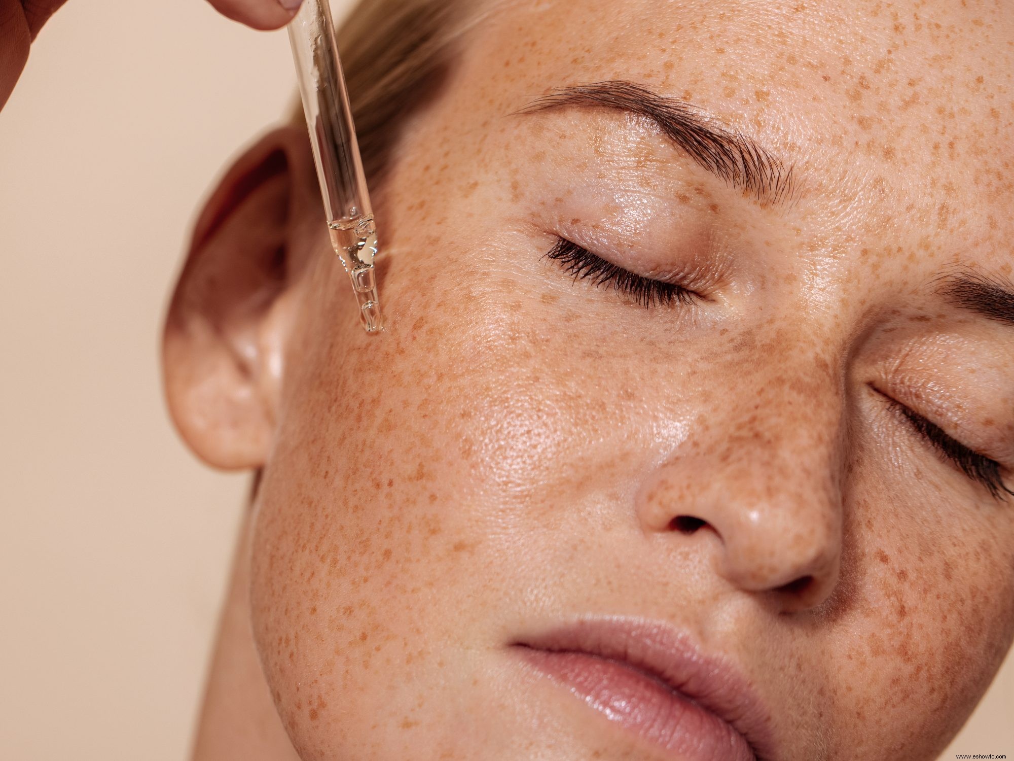 Pregúntale a un editor de belleza:cómo prevenir las arrugas debajo de los ojos 