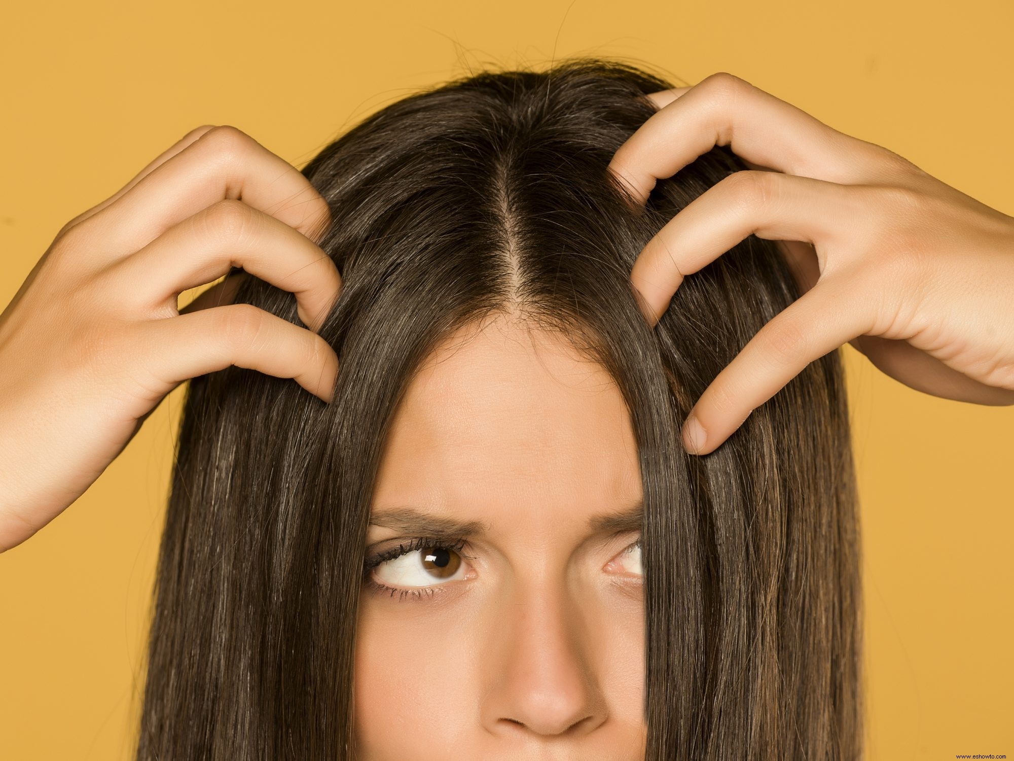 Por qué deberías exfoliar tu cuero cabelludo, según los expertos 