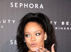 Fenty Beauty lanza colección navideña holográfica: el glamour irresistible de Rihanna