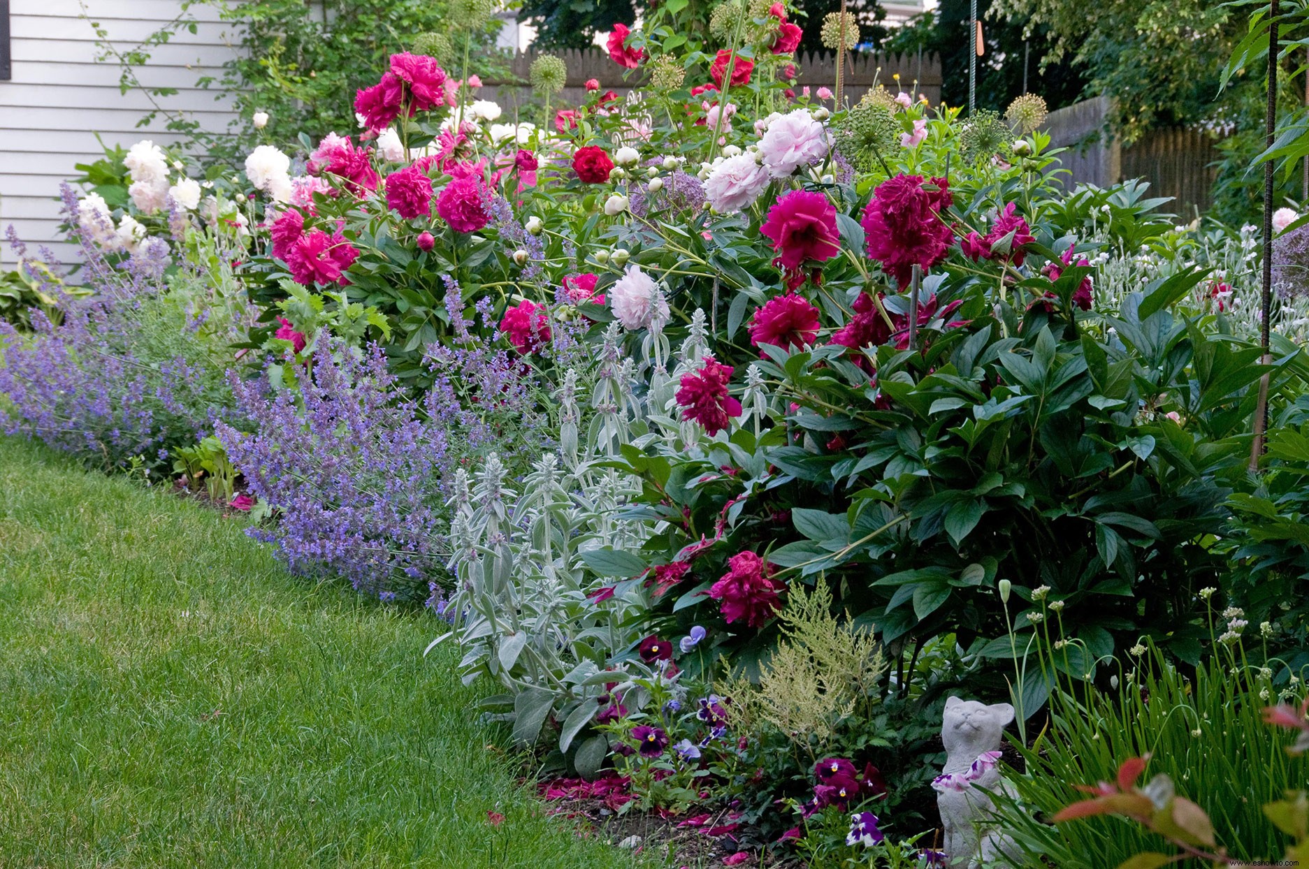 Siga esta lista de verificación de jardinería de primavera para un hermoso paisaje durante todo el año 