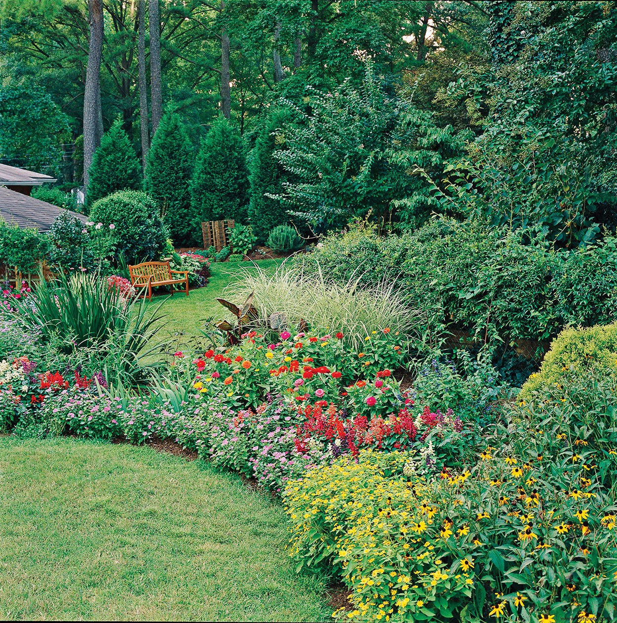 Este colorido plan de jardín para el verano caliente pasará con la brisa durante los meses más cálidos 