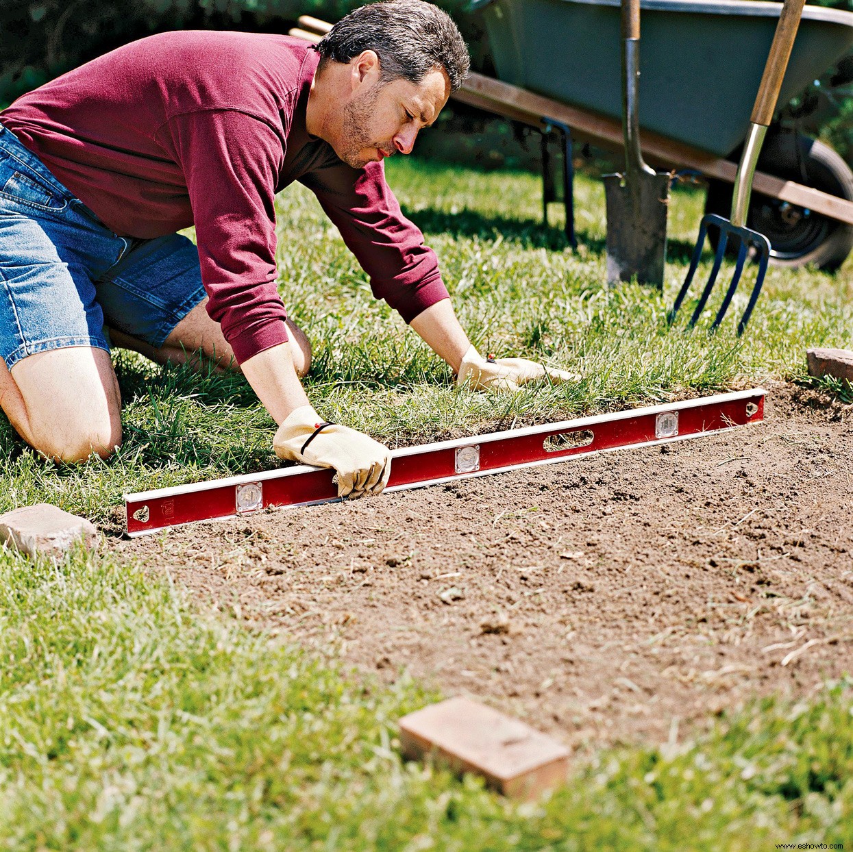 Cómo construir una cama de jardín elevada para cultivar verduras y flores 