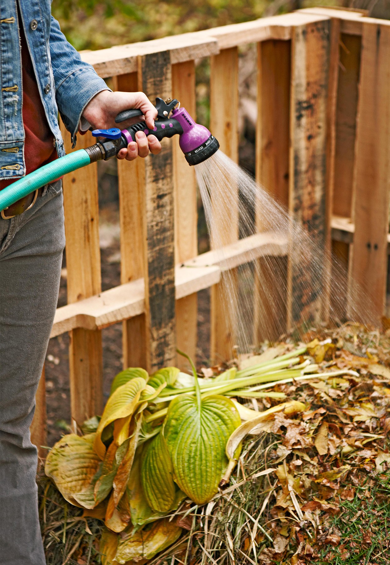 Su guía paso a paso sobre cómo hacer compost para enriquecer su jardín 