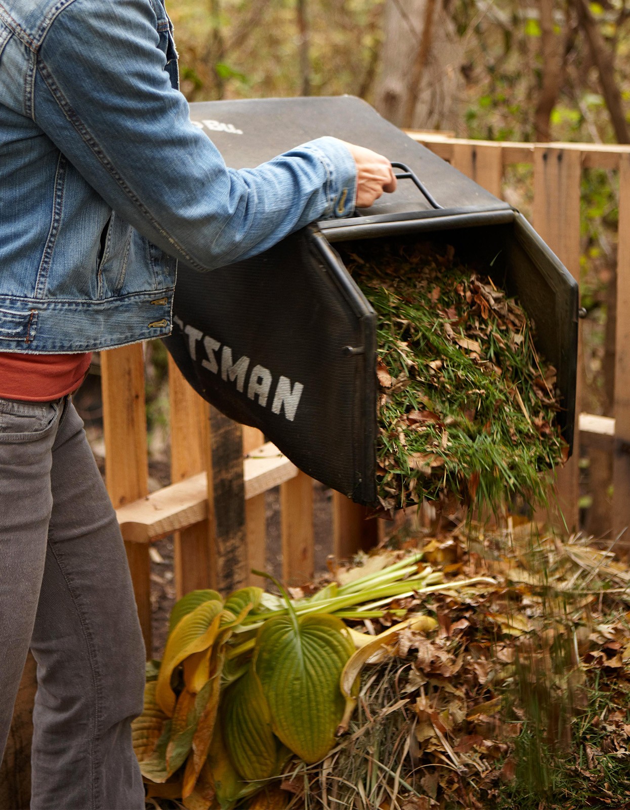 Su guía paso a paso sobre cómo hacer compost para enriquecer su jardín 