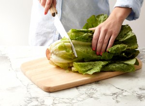 6 Verduras y Hierbas Fáciles de Regenerar desde Restos de Cocina: Guía Experta