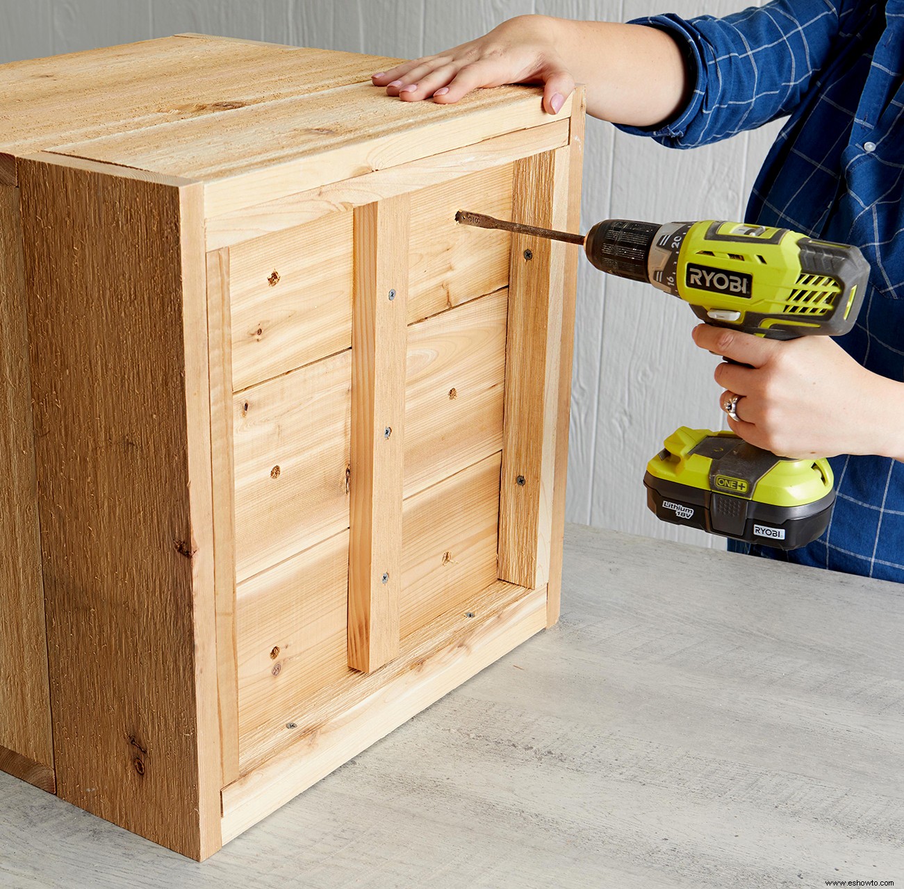 Cómo construir una maceta de cedro 