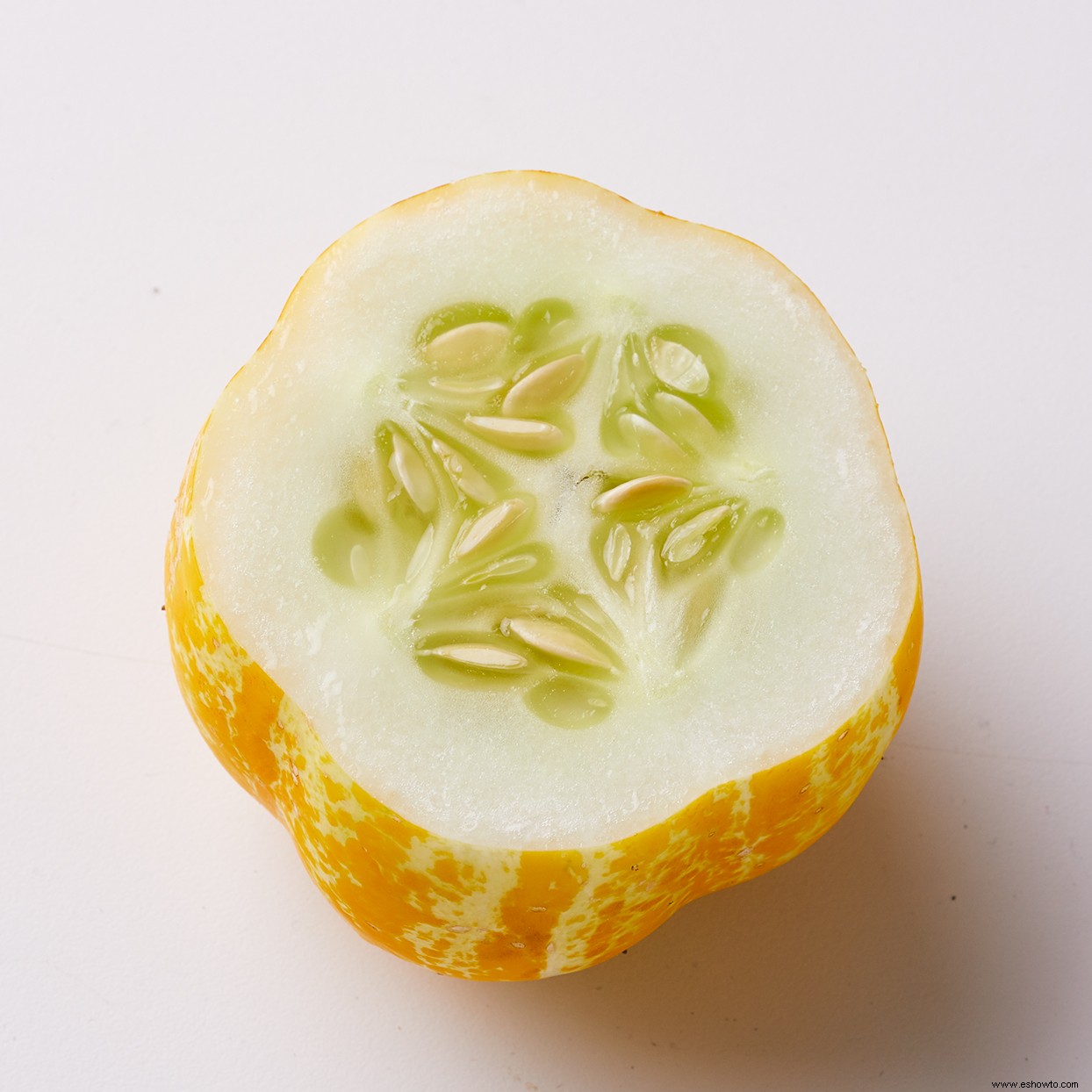 Cultive pepinos de limón para darle un toque fresco a una verdura clásica 
