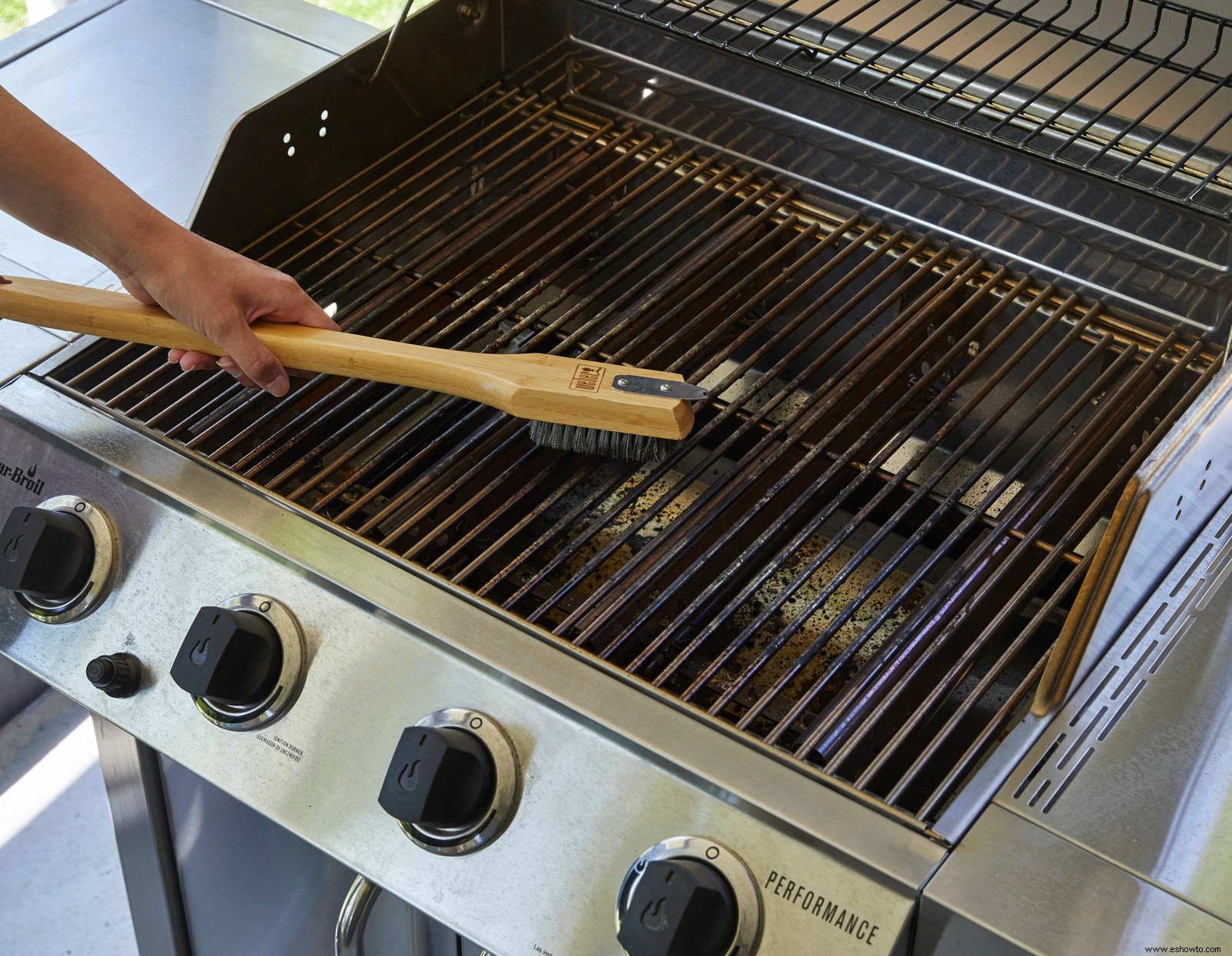 Cómo limpiar una parrilla para una deliciosa barbacoa en el patio trasero 