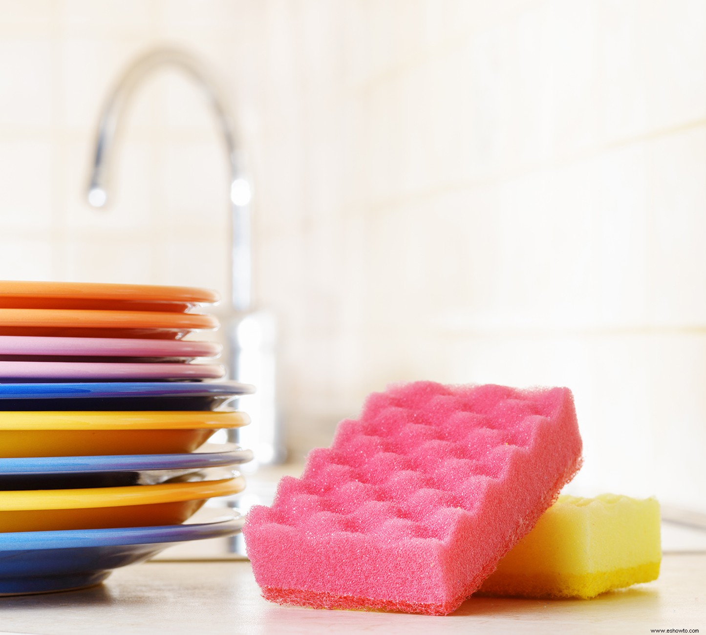 Cómo limpiar una esponja de cocina 