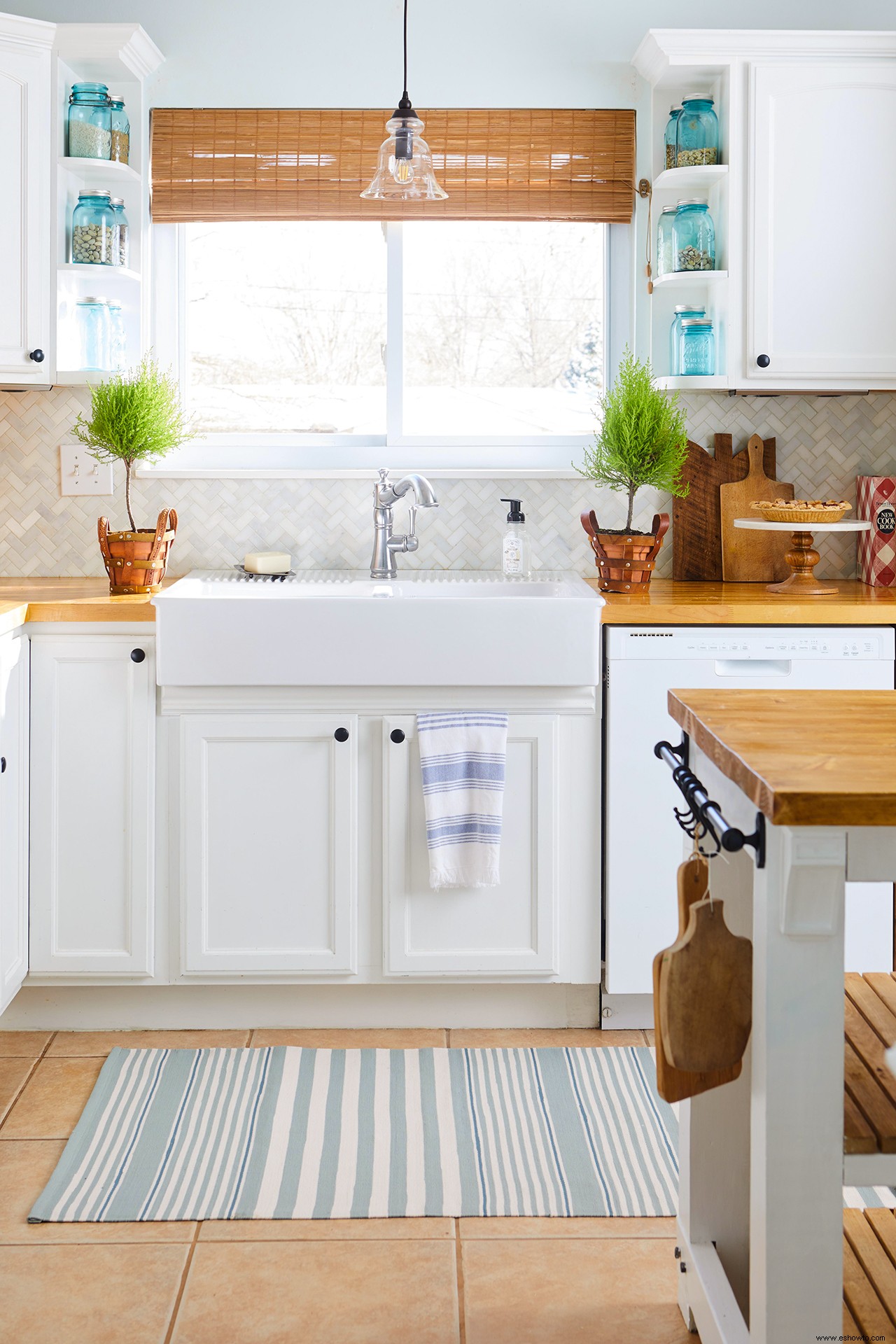 Cómo limpiar el fregadero y el desagüe de la cocina 