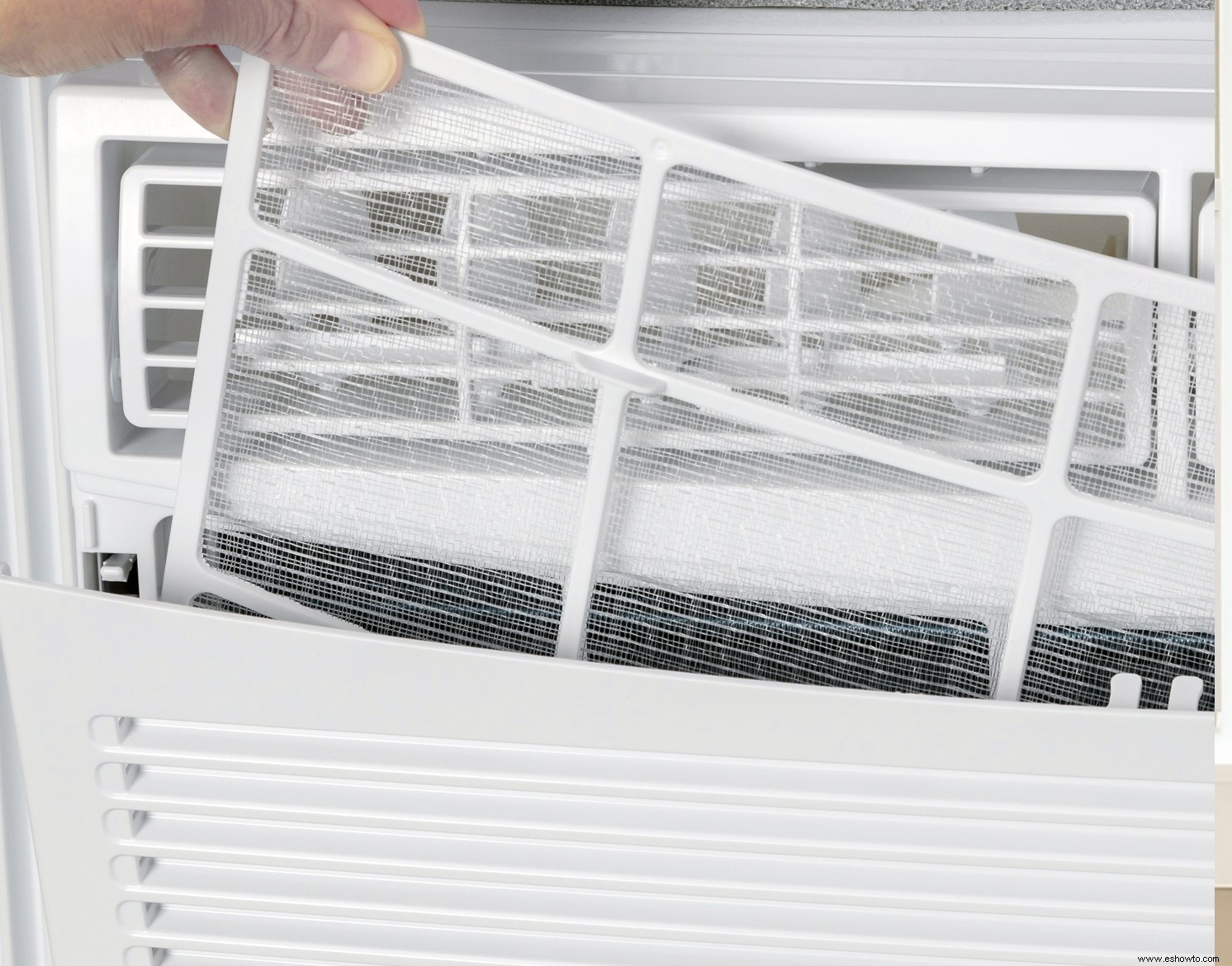 Cómo limpiar una unidad de aire acondicionado de ventana para que siga funcionando sin problemas durante todo el verano 