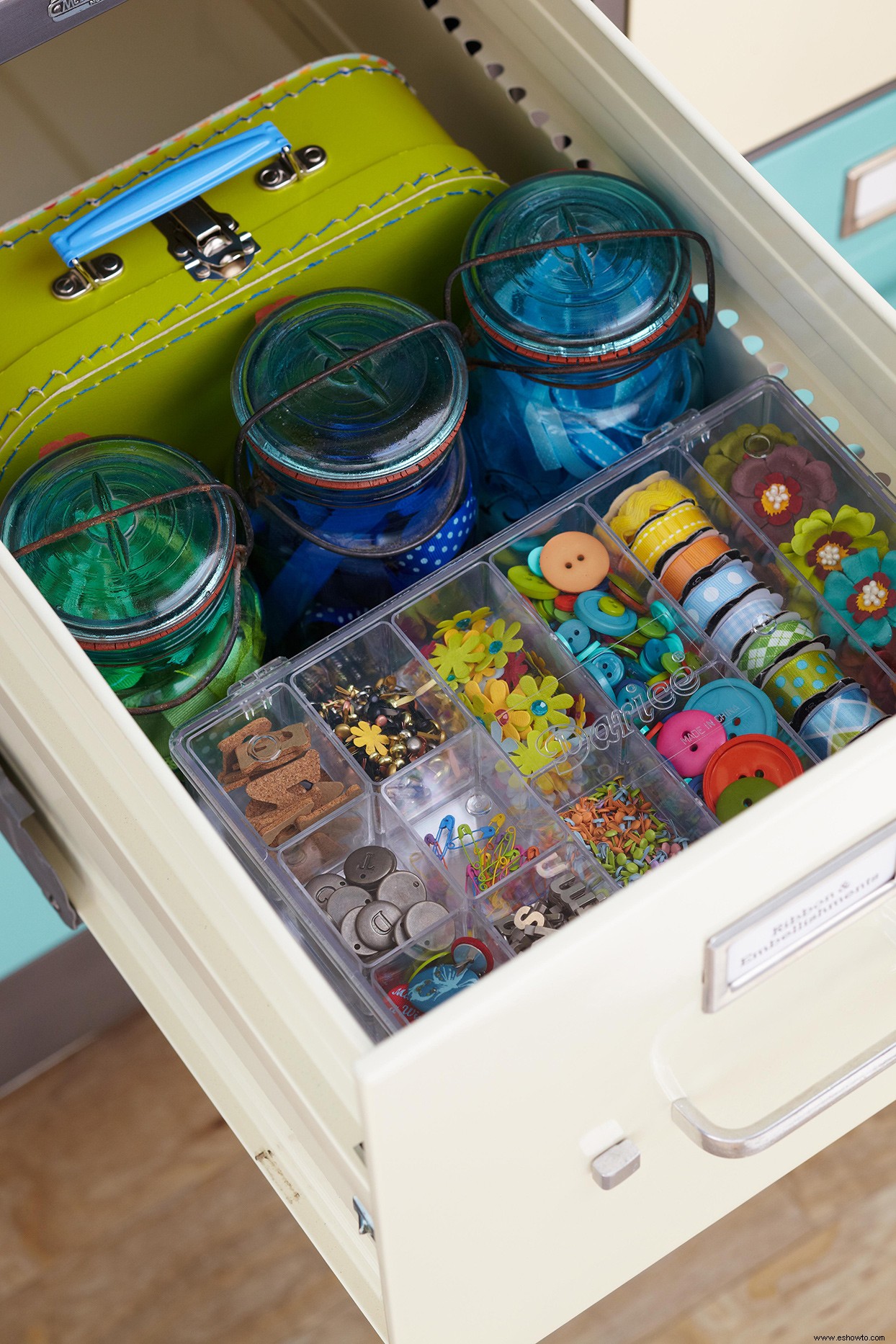 10 ideas geniales de almacenamiento de Mason Jar que van más allá de la despensa 