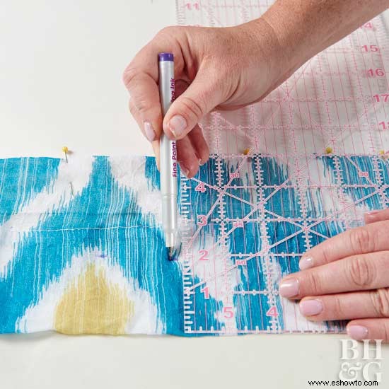 Cómo coser un forro de cortina opaca 