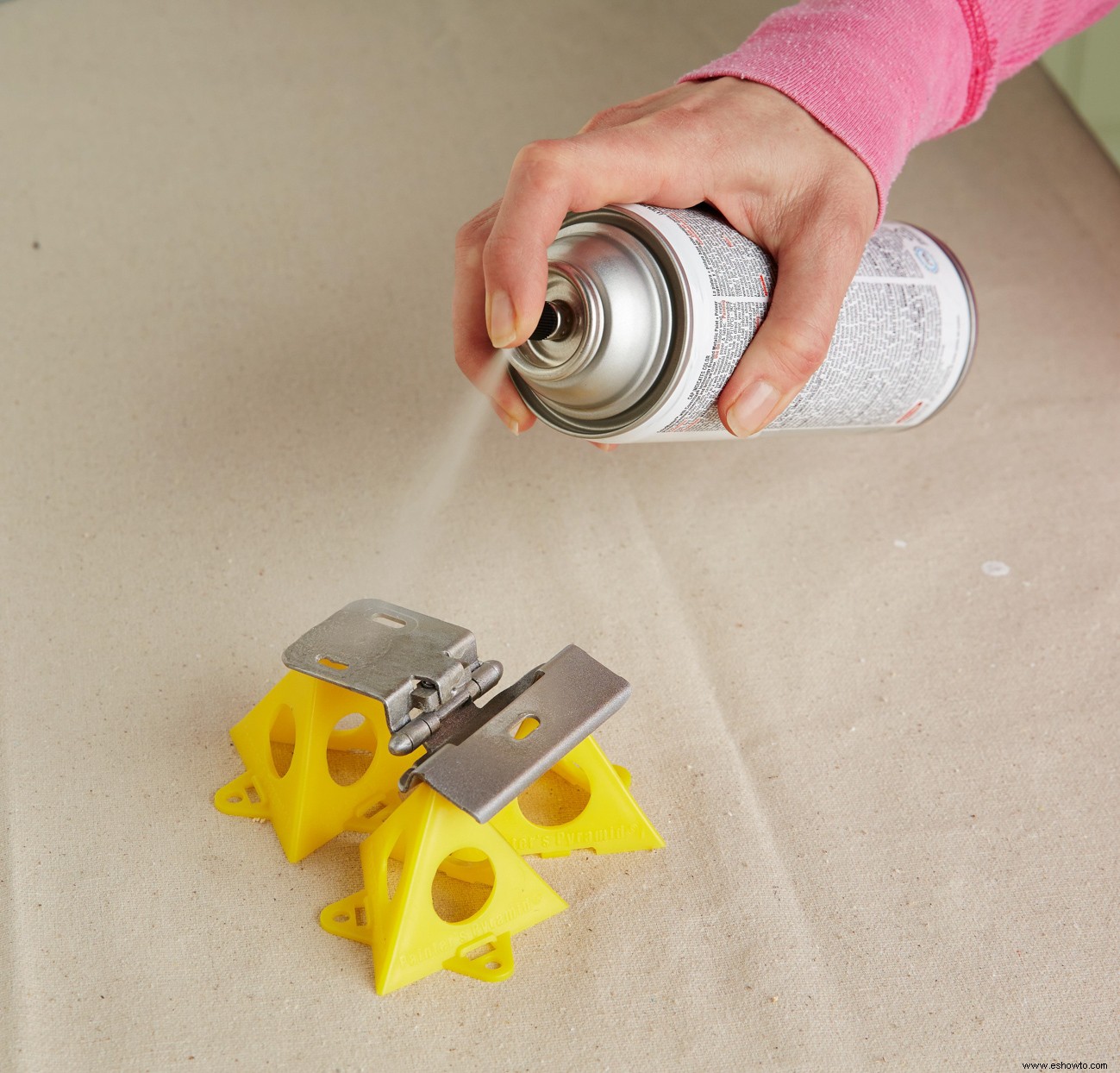 Cómo pintar gabinetes de baño para mejorar fácilmente el tocador 