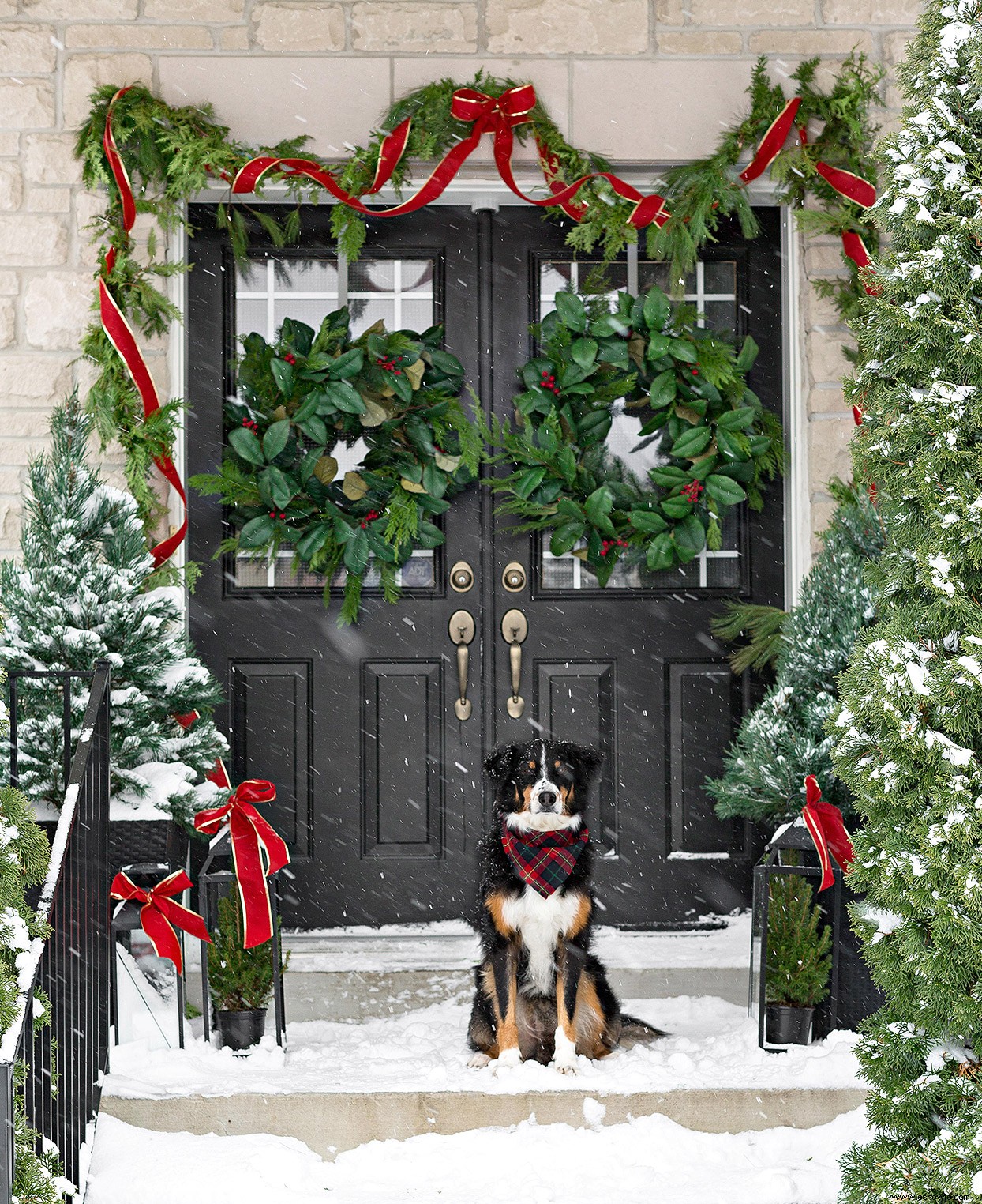 Cómo colgar guirnaldas para una decoración festiva sin daños 