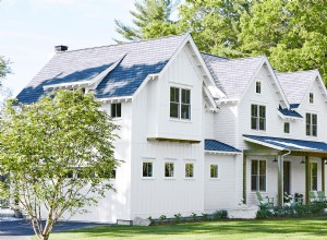 Descubre esta moderna casa de campo familiar: diseño eterno y detalles únicos