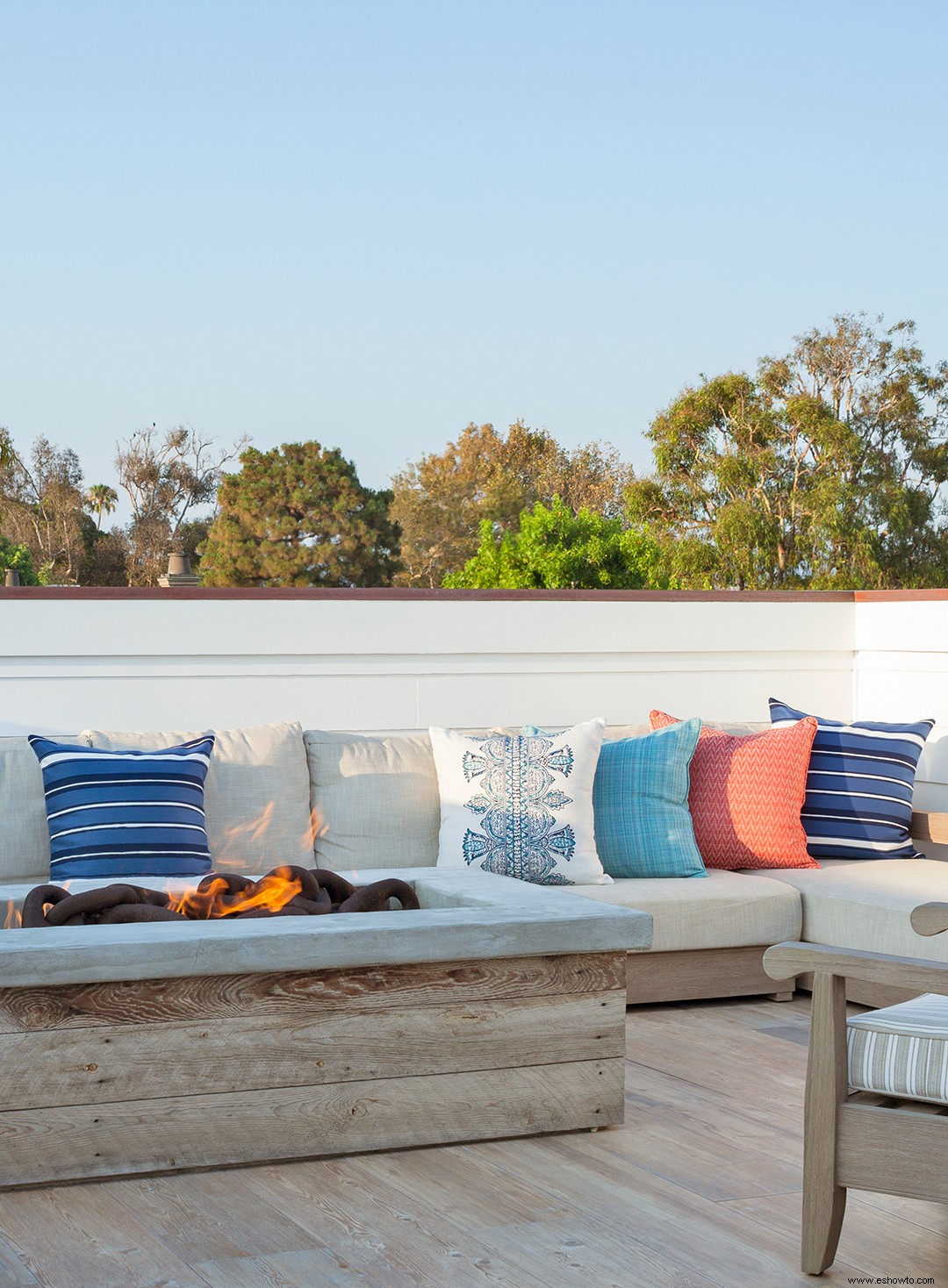 California Chill se encuentra con entretenimiento elegante en esta casa familiar en la playa 