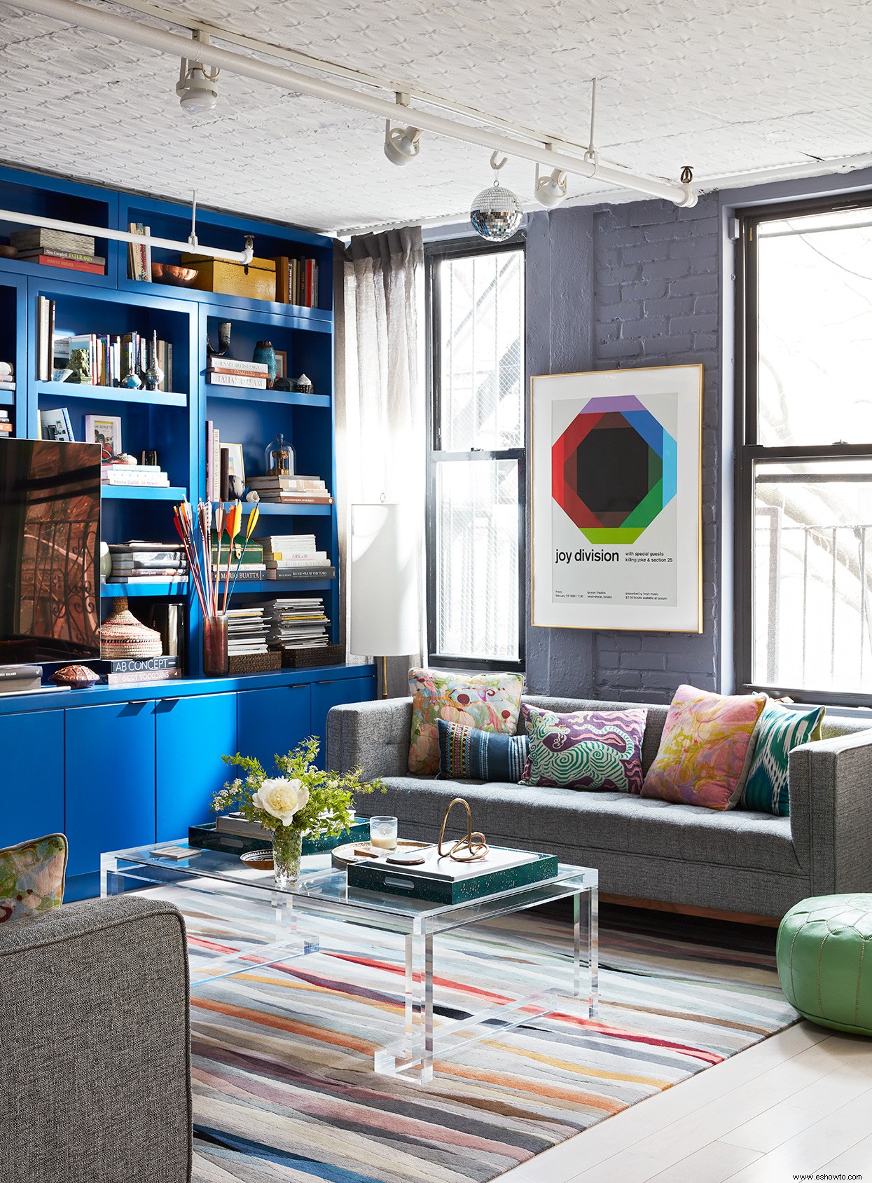 Esta casa de diseñadores de interiores mezcla magistralmente el color 