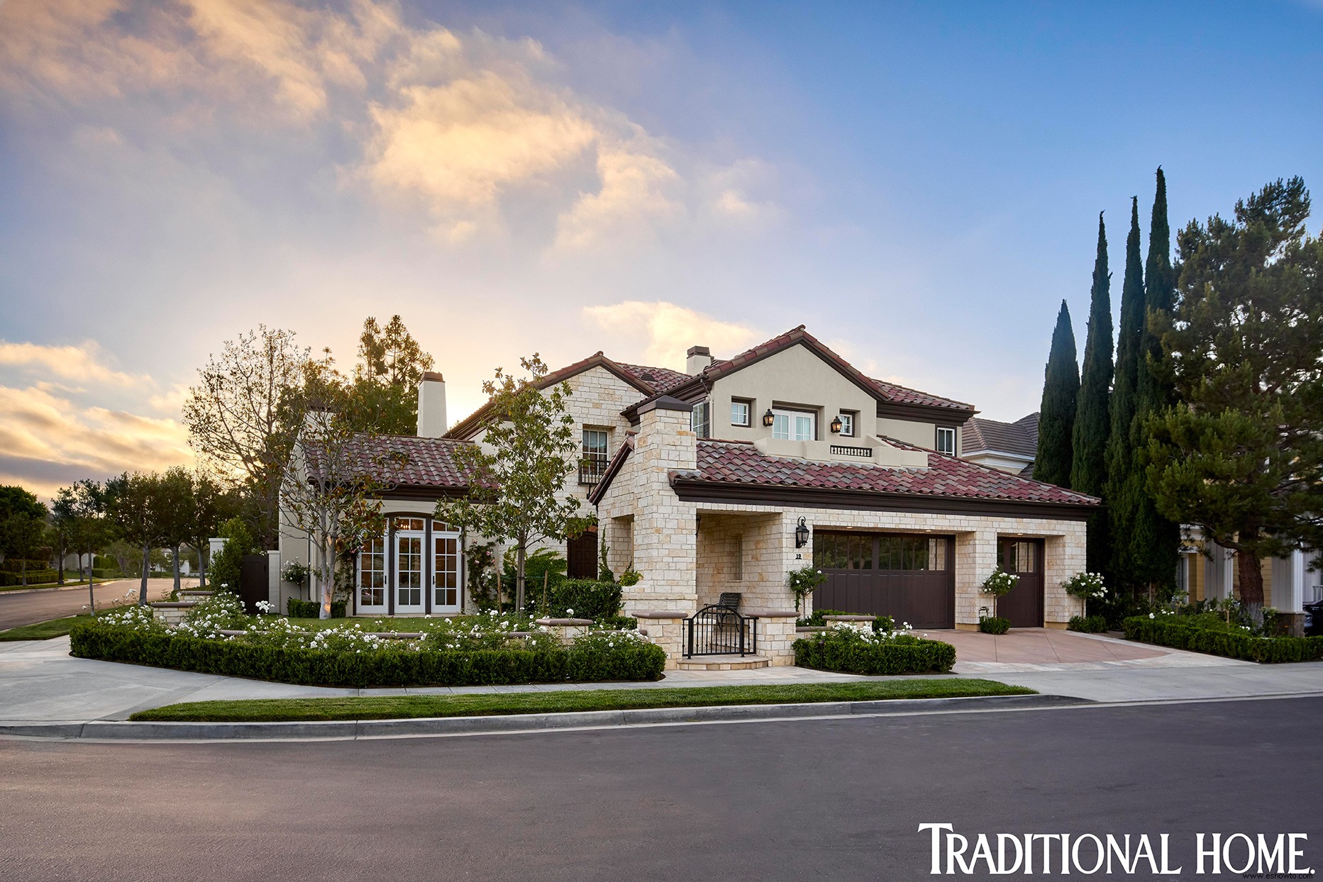 Interiores formales Relájese y descanse en esta casa de California 