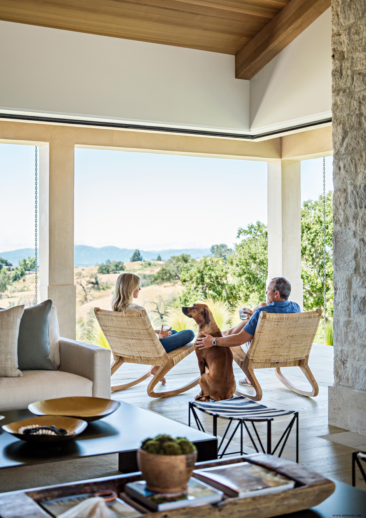 Vistas panorámicas y detalles rústicos hacen de esta casa de California un sueño hecho realidad 