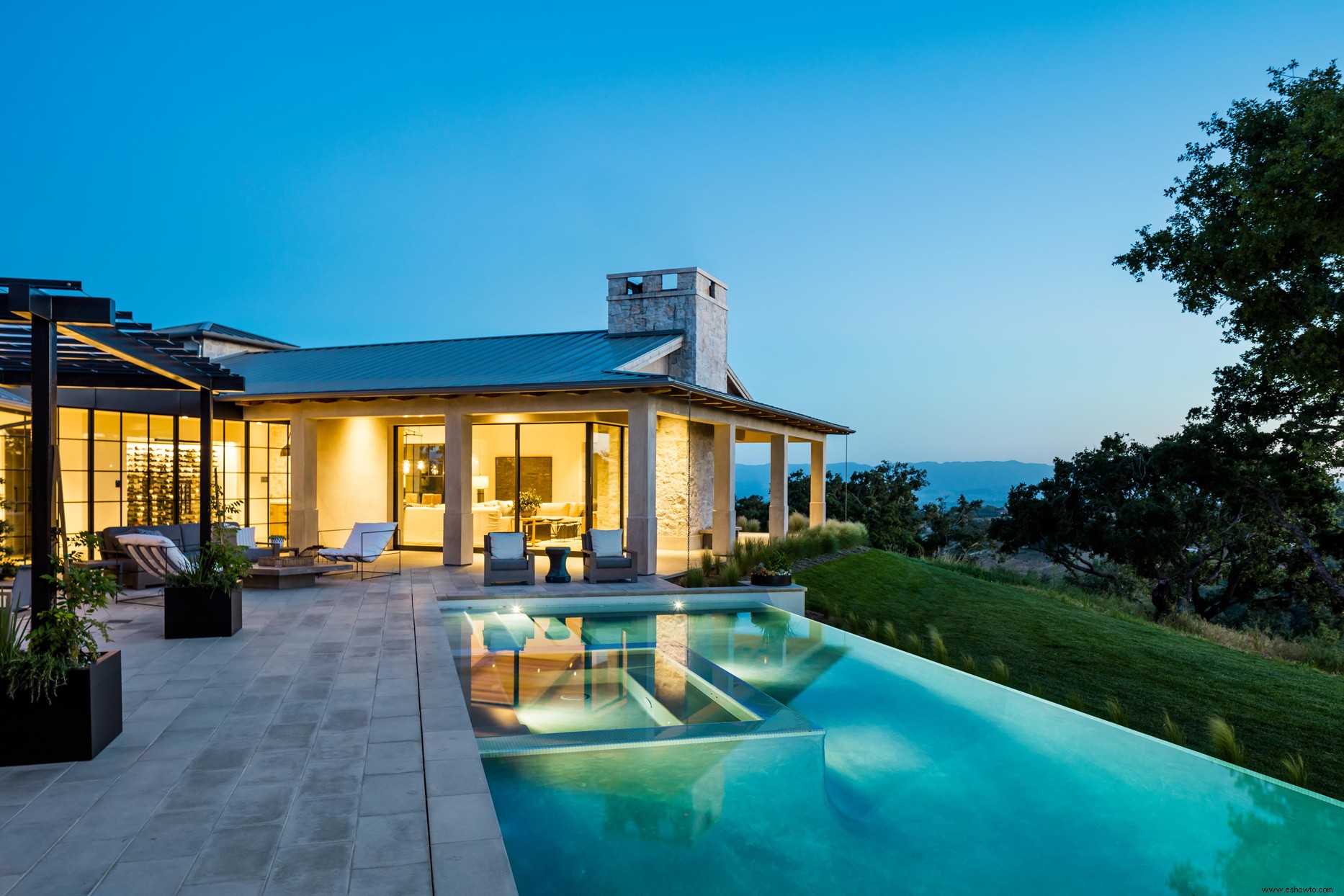 Vistas panorámicas y detalles rústicos hacen de esta casa de California un sueño hecho realidad 