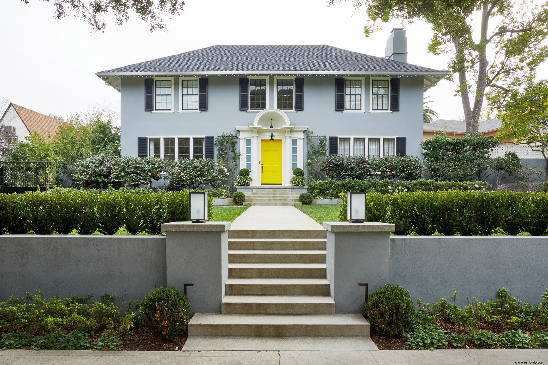 Esta casa colonial tradicional presenta un estilo escandinavo moderno 