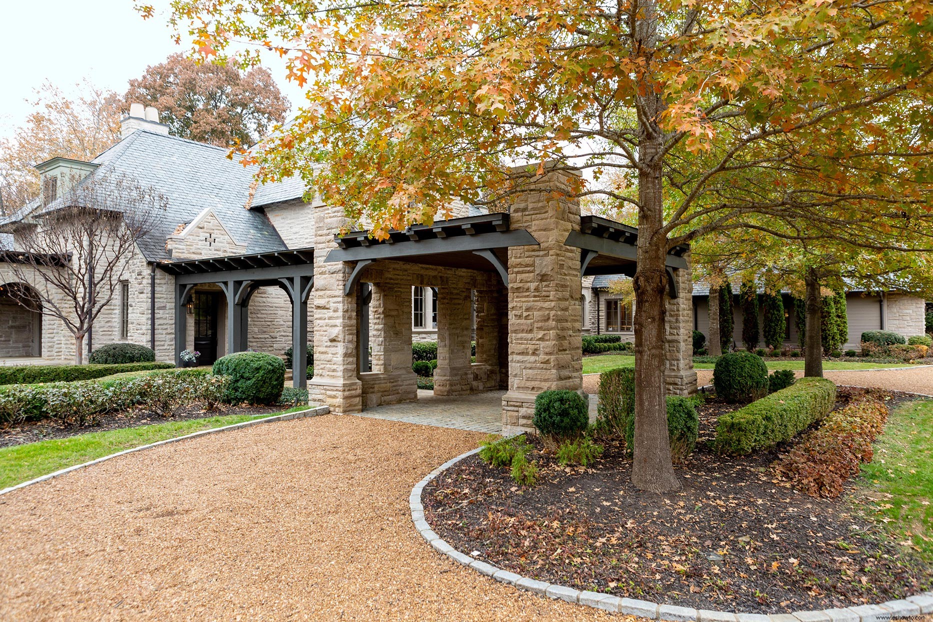 Esta casa de nueva construcción en Kentucky tiene todo el encanto atemporal de una villa toscana 